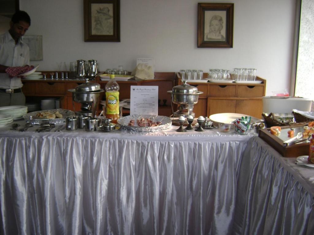 The Royal Residency Hotel Nueva Delhi Habitación foto